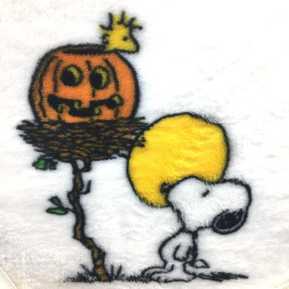 Peanuts Berkshire Halloween Throw Blanket VelvetSoft Snoopy Woodstock Pumpkin